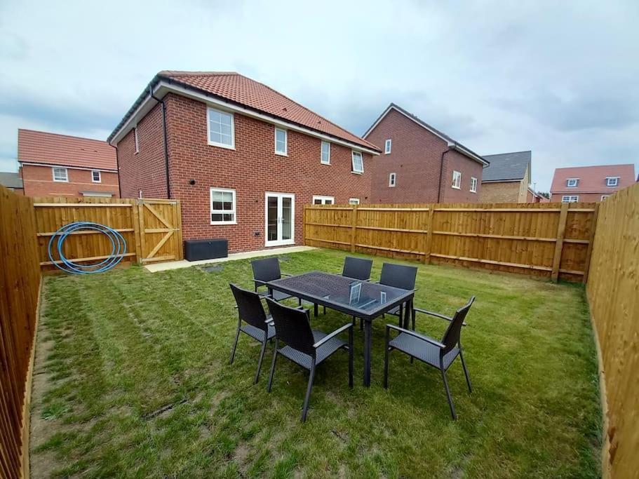 Cozy 3 Bed Sasha House In Beeston Nottingham Villa Buitenkant foto